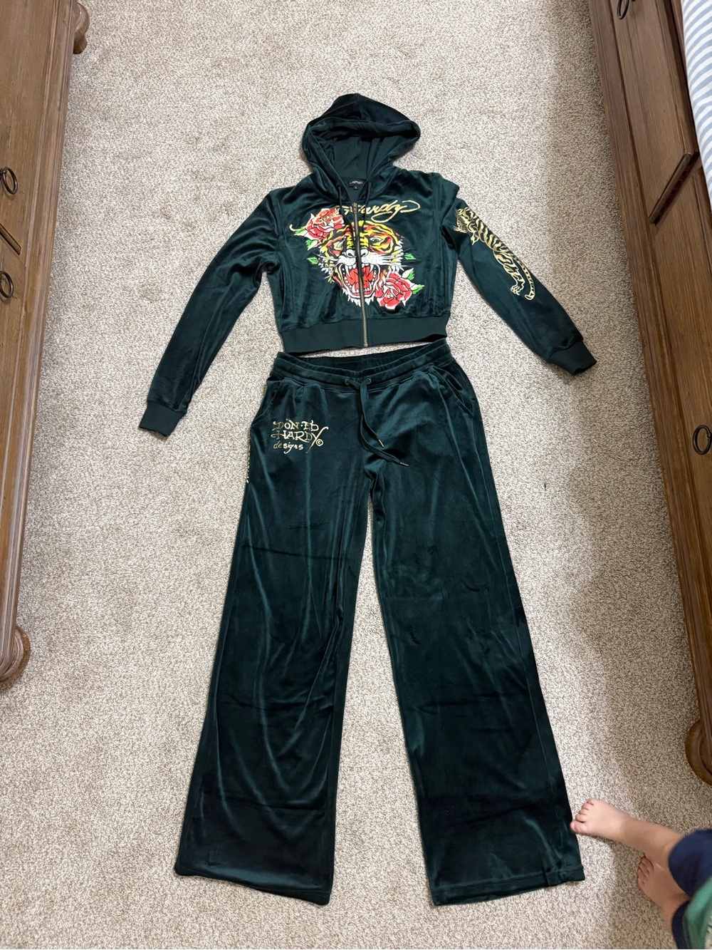 Ed Hardy Green Velvet Velour Tiger Zip Hoodie & Pant Set - Picture 4 of 11
